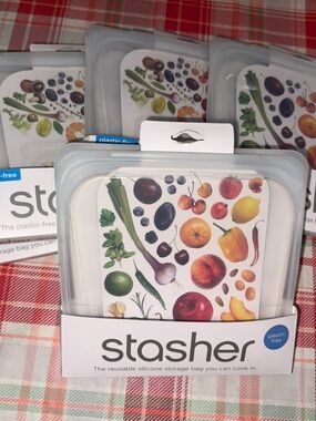 5- New Stasher Reusable Silicone Food Bags -sandwich size